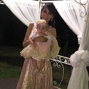 Meet your Posher, Damiana